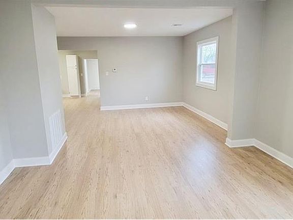 4th image of 615 N Oak St