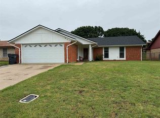 807 SE Lomond Ln, Lawton, OK 73501