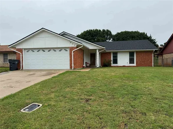 807 SE Lomond Ln, Lawton, OK 73501