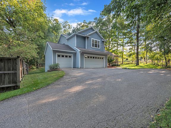 2nd image of 3042 Wycliffe Dr SE