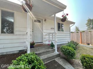 6215 NE 198th St, Kenmore, WA 98028