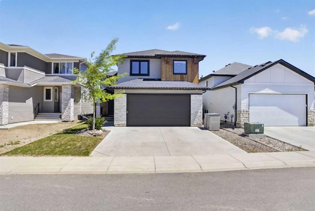 47 SW Rivergrove Ln W, Lethbridge, AB - View 2