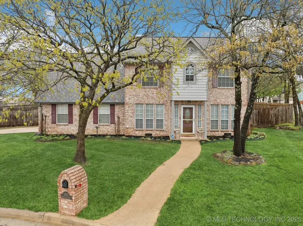 6809 Silver Oak Pl, Tulsa, OK 74107