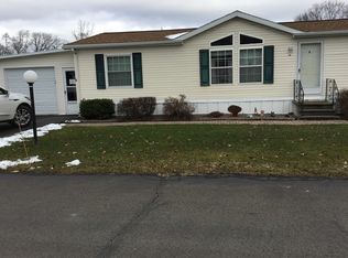 91 Woodside Dr, Bergen, NY 14416