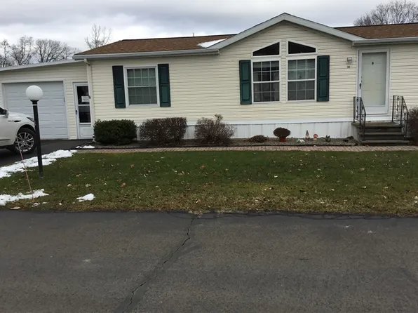 91 Woodside Dr, Bergen, NY 14416