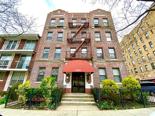 Sold by Remax Real Estate Professionals | media 1