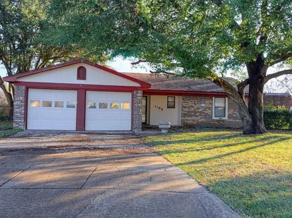 1105 Aspen Ct, Benbrook, TX 76126