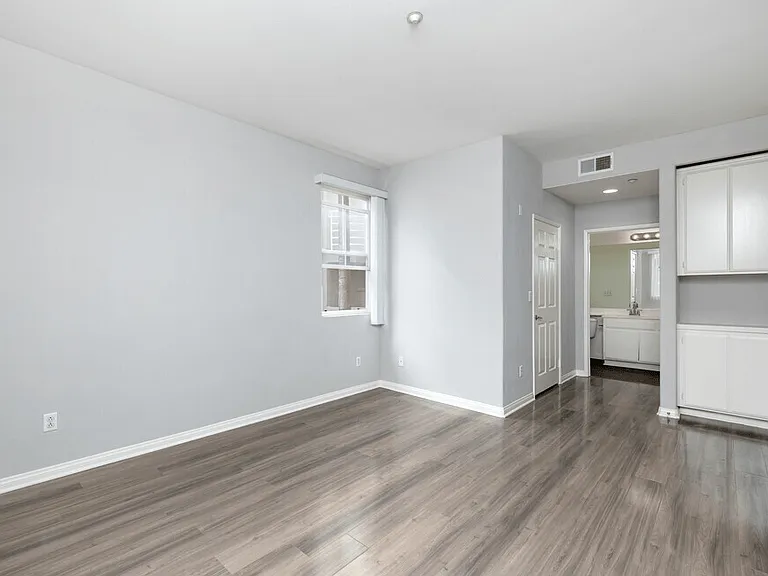 Lido Apartments - 3623 Jasmine Ave — Photo 10