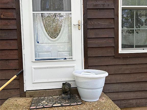 5th image of 17585 Edgewood Dr