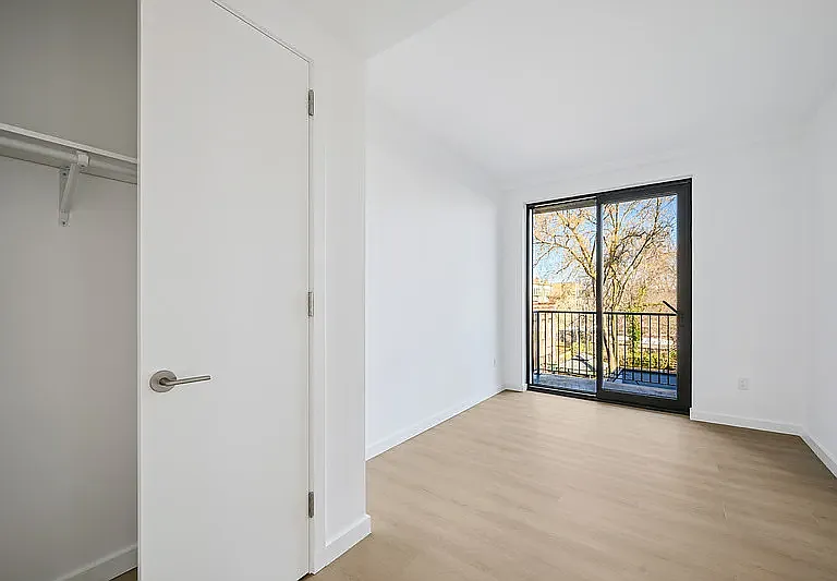 645 Park Pl #4J — Photo 5