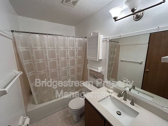 5th image of 5251 Belle Isle Dr
