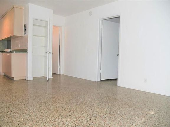 4th image of 101 S Palmway APT 1