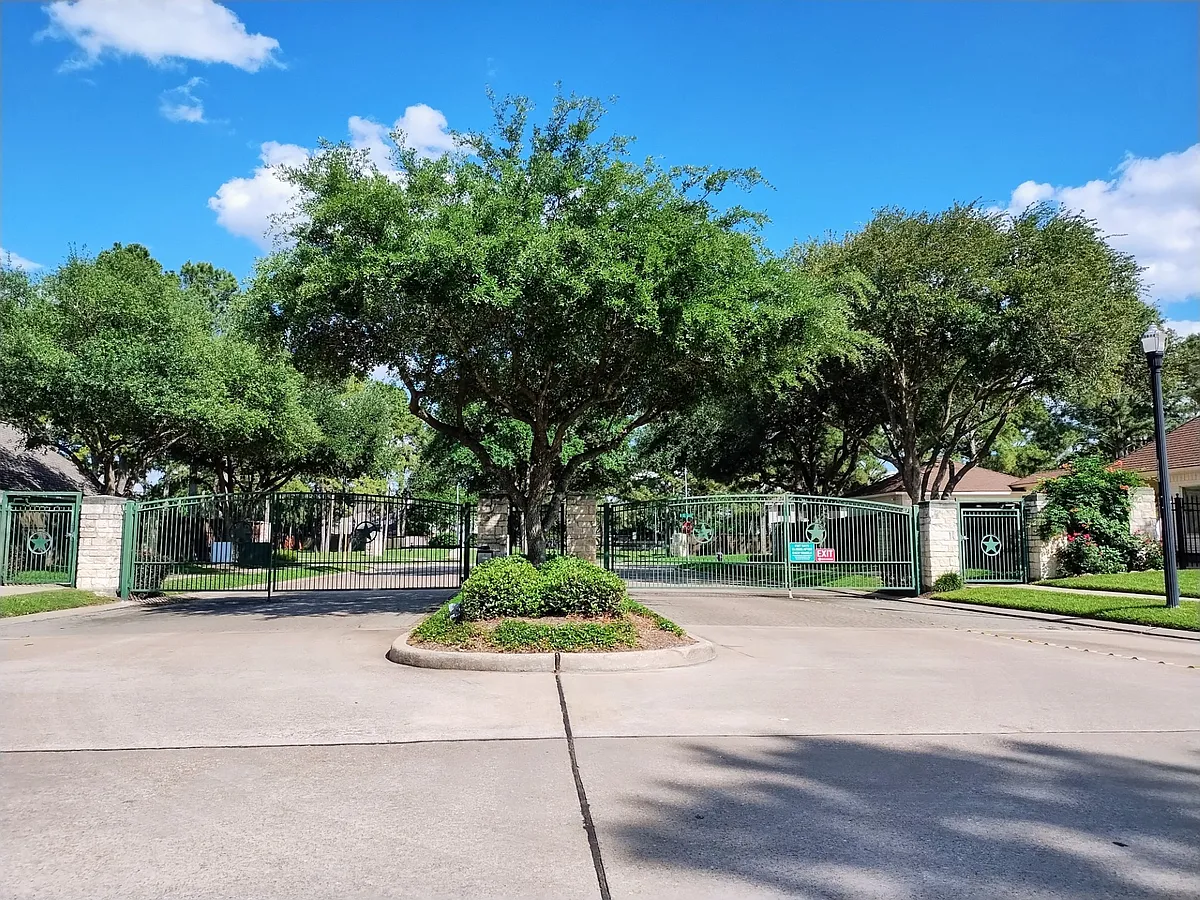 Gated community - 17303 Lonesome Dove Trl