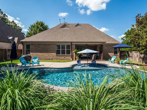 9983 Autumnlight Dr, Lakeland, TN 38002