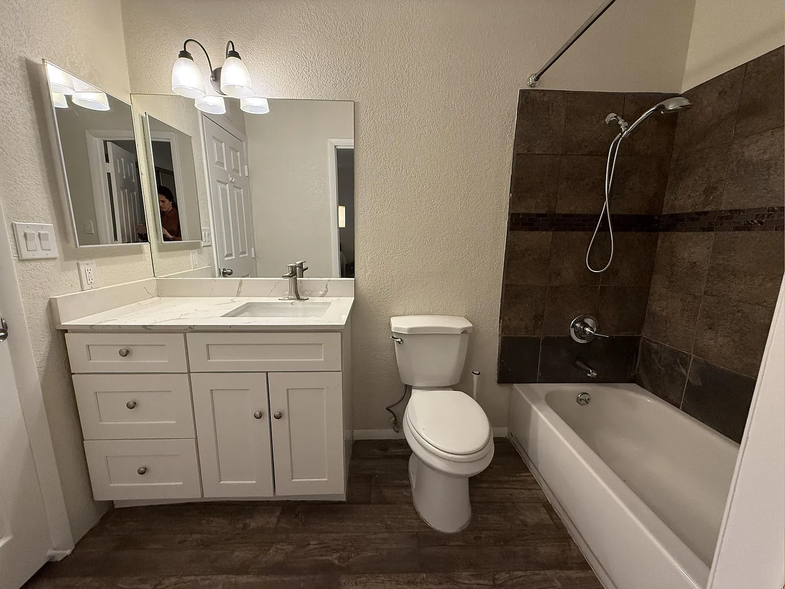 4 bed, 3.0 bath, 2935 sqft, $910 — Photo 4