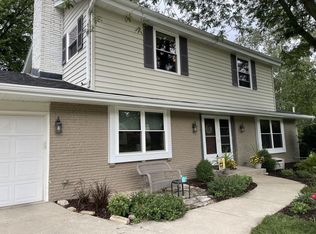 N82W15904 Valley View Dr, Menomonee Falls, WI 53051