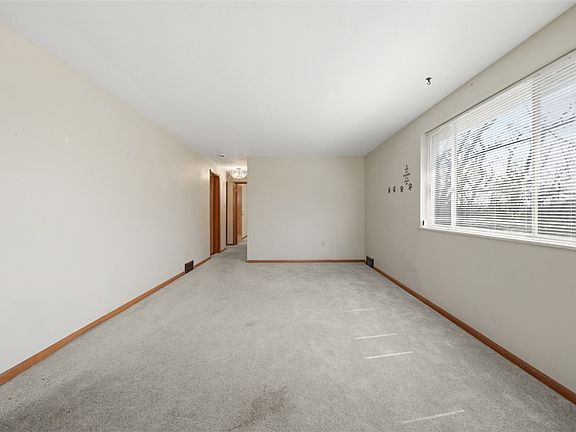 5th image of 150 Baker Dr