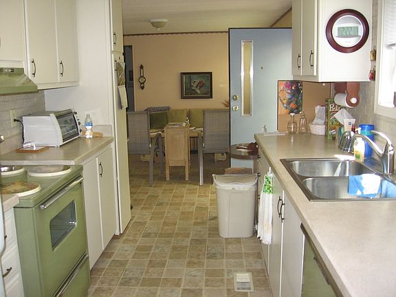 NEW FLOORING & COUNTER TOPS