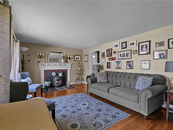 5th image of 228 N Country Club Dr