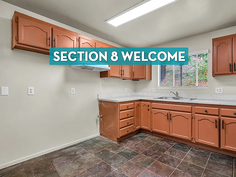 5243 Huntington Dr N #5 — Photo 1