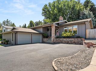 4442 Hillcrest Rd, Medford, OR 97504