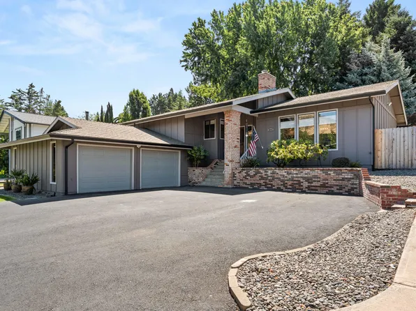 4442 Hillcrest Rd, Medford, OR 97504