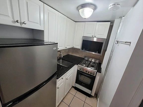 4th image of 310 W 87th St #1B