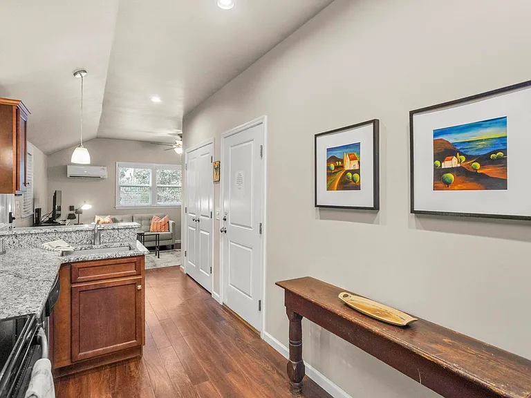 1606 Cedar Ln #B — Photo 7