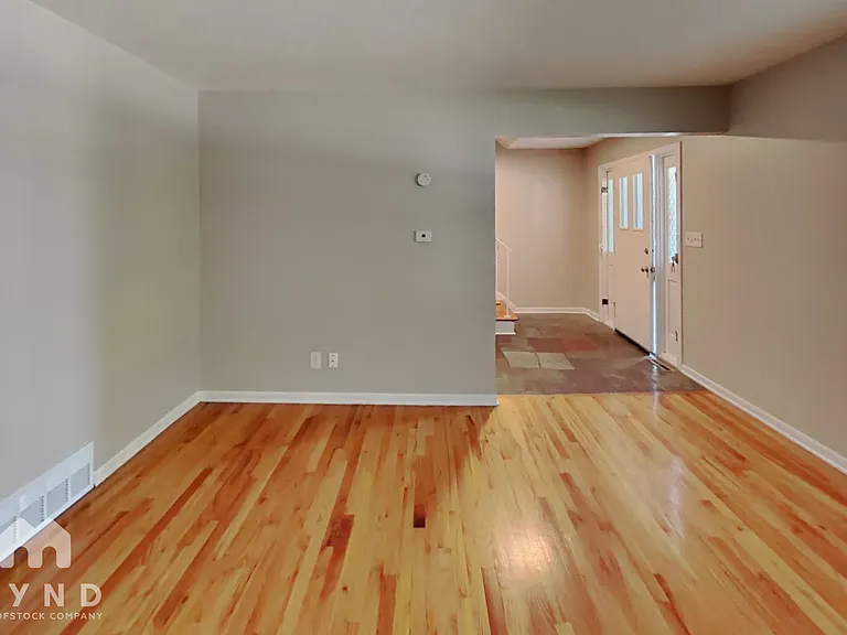 5621 Oakmont Dr — Photo 3