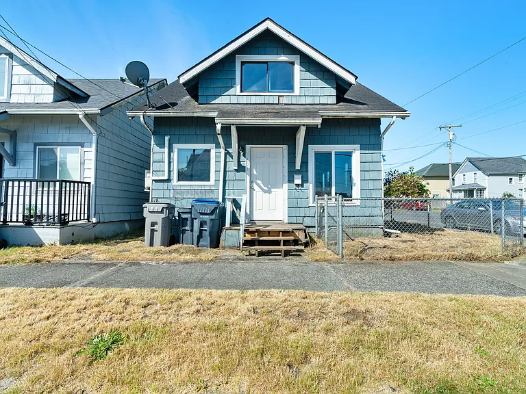 121 N D St — Photo 1