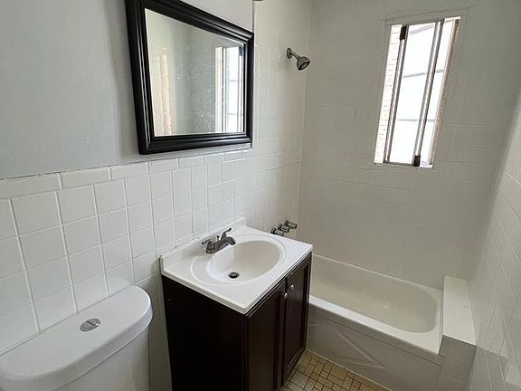 5th image of 2422 Wilson Ave #1A