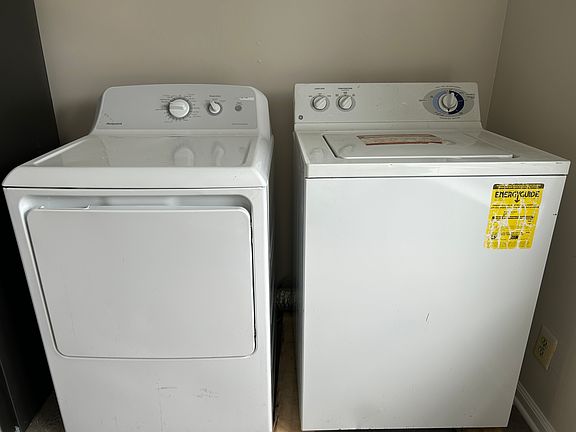 Washer-Dryer (In-Unit). No need to go to laudrymat.