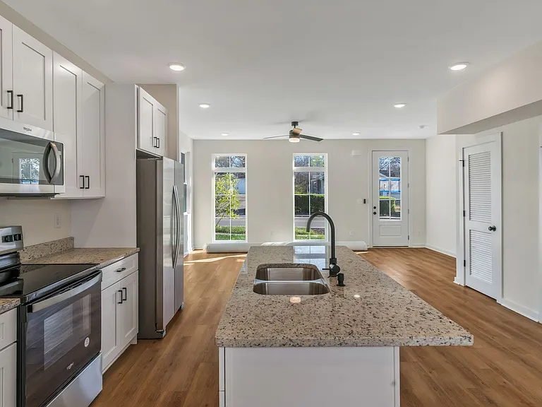 310 Cedar St — Photo 17