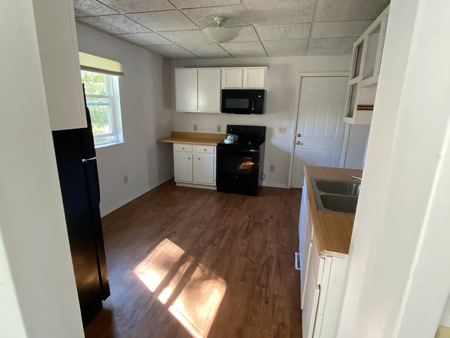 2 bed, 1100 sqft, $1,400 — Photo 3