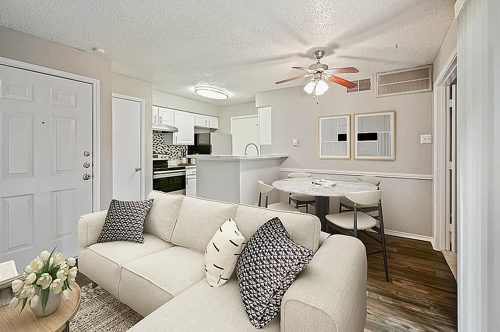 Westmoor Apartment Homes — Photo 3