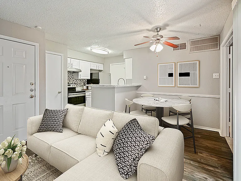 Westmoor Apartment Homes — Photo 3