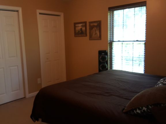 5th image of 217 E Wilkshire Pl