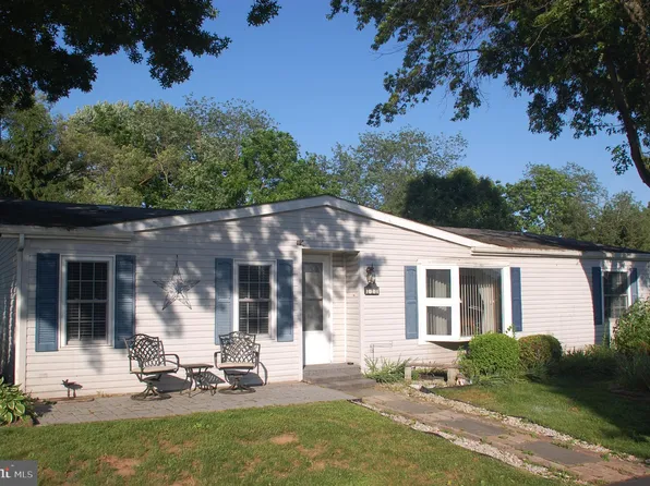 111 Deerfield Dr, Souderton, PA 18964