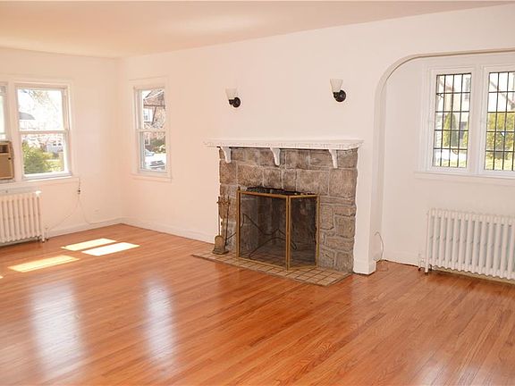 4th image of 35 Westmoreland Dr