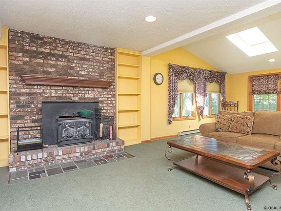 3rd image of 27 Linton St