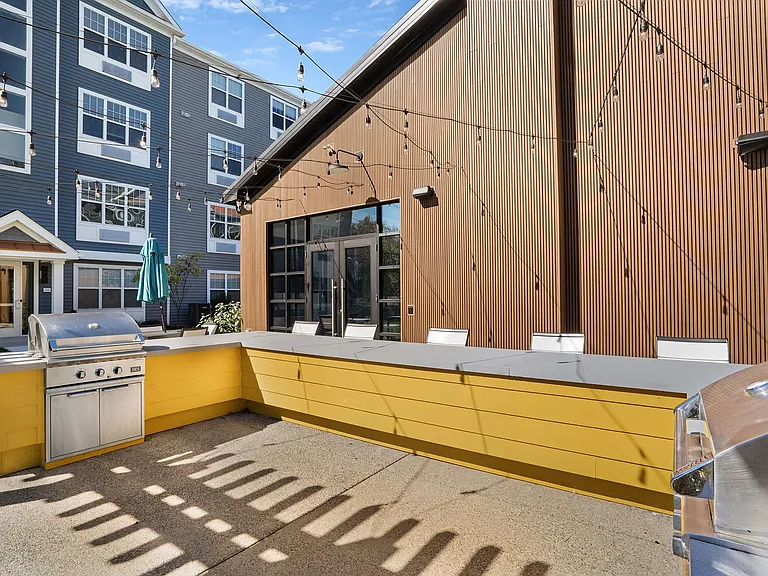 Station Place — Photo 16