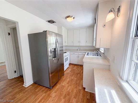 2nd image of 1064 Munroe Falls Kent Rd