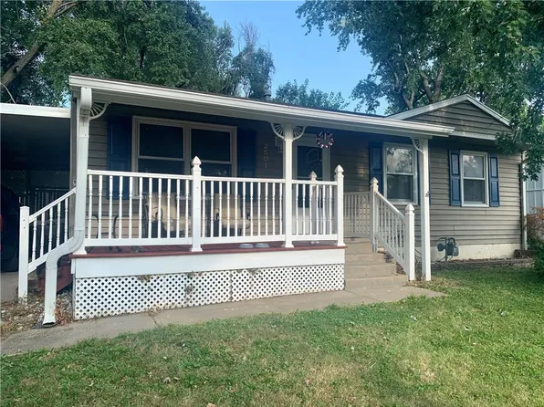 2501 Hillside Ln, Saint Joseph, MO 64503