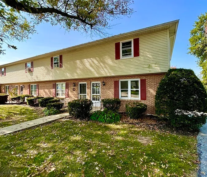 Oak Manor Dr — Photo 94
