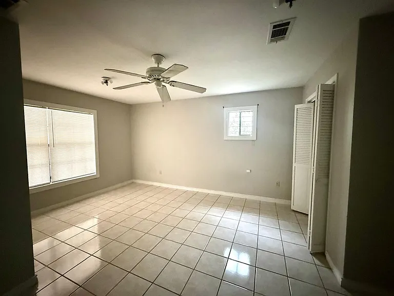 583 N Monroe St — Photo 15