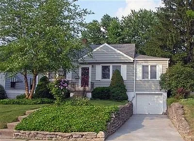 312 Bartlett Ave photo 1