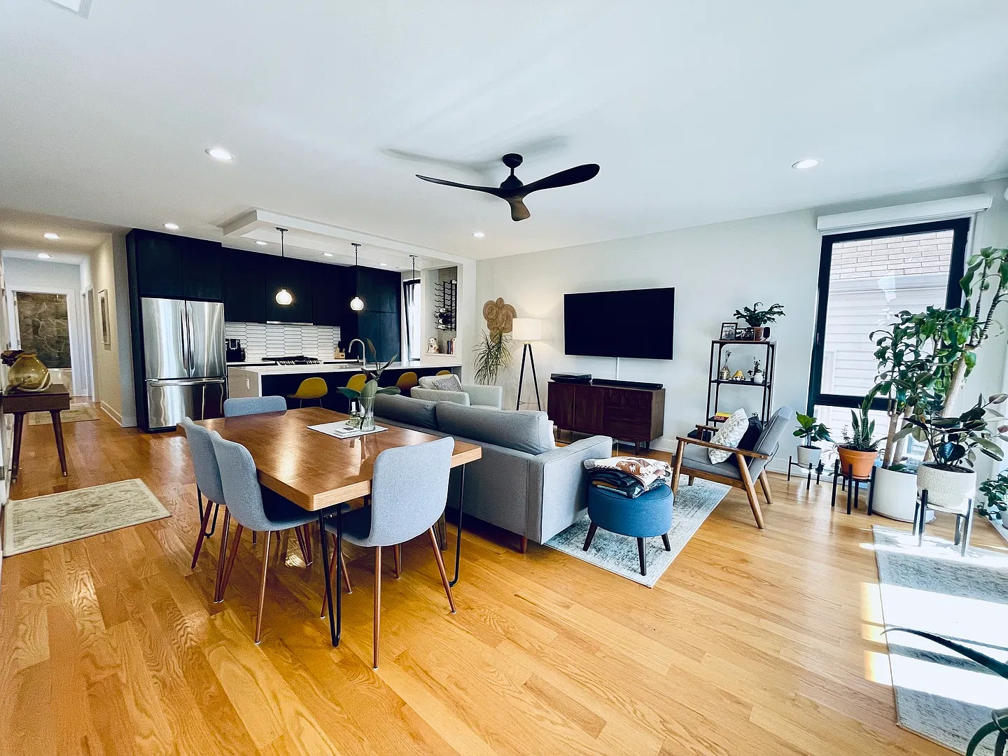 3 bed, 1575 sqft, $3,900 — Photo 3