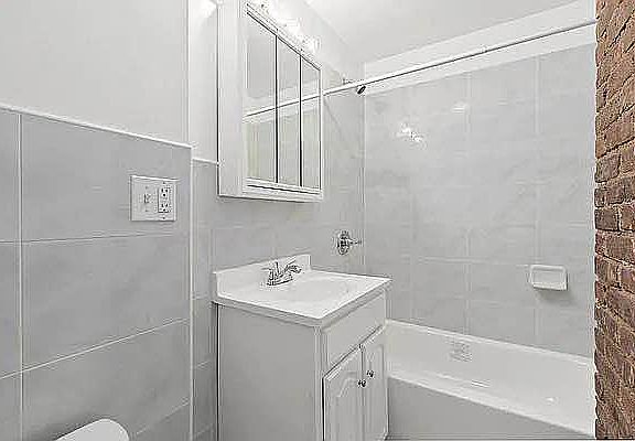 4th image of 1225 1st Ave #5