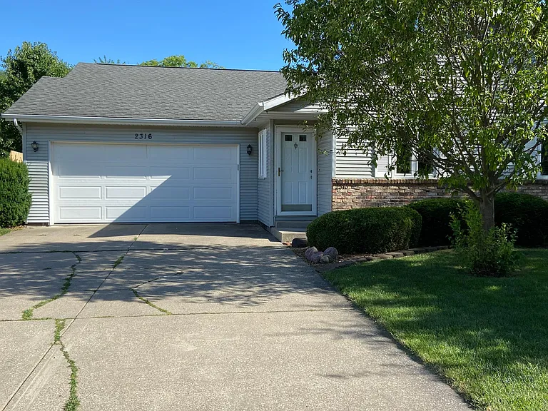2316 Austin Dr — Photo 2