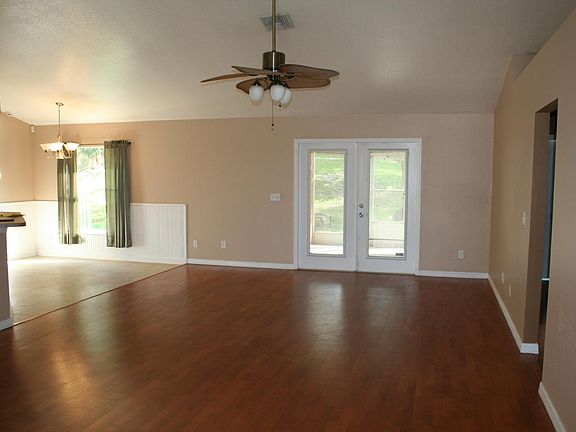5th image of 9607 Saragossa St